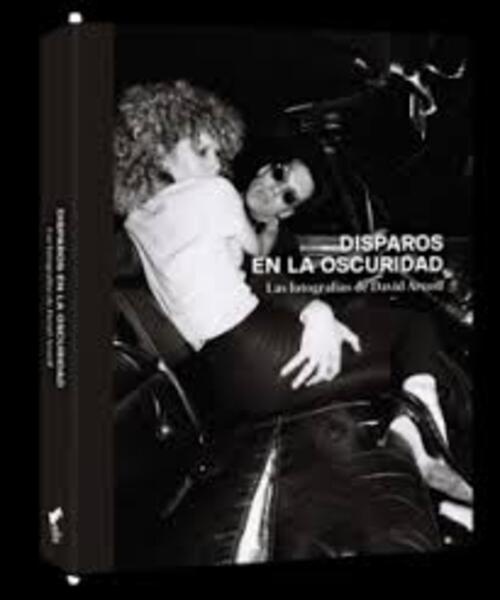 DISPAROS EN LA OSCURIDAD